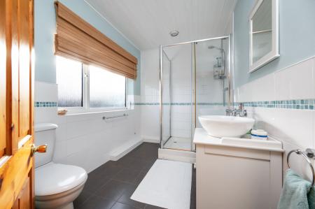 5 bedroom Detached house for sale in Queens Walk, Stamford, PE9