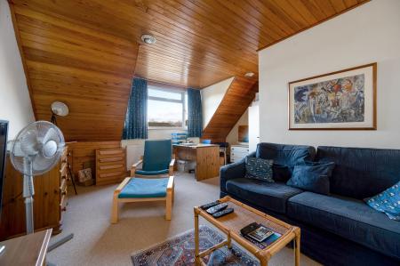 5 bedroom Detached house for sale in Queens Walk, Stamford, PE9