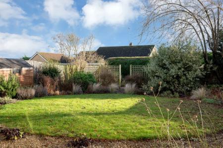 5 bedroom Detached house for sale in Queens Walk, Stamford, PE9