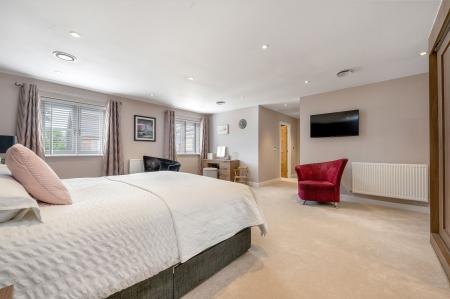 5 bedroom Detached house for sale in Tricklebank Gardens, Stamford, PE9