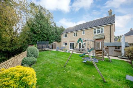 5 bedroom Detached house for sale in Tricklebank Gardens, Stamford, PE9