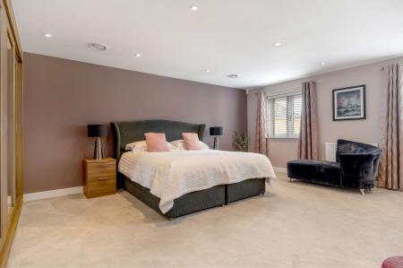 5 bedroom Detached house for sale in Tricklebank Gardens, Stamford, PE9