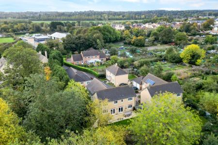 5 bedroom Detached house for sale in Tricklebank Gardens, Stamford, PE9