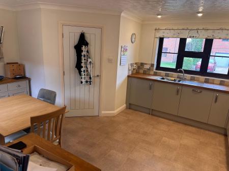 5 bedroom Detached house for sale in Tobias Grove, Stamford, PE9