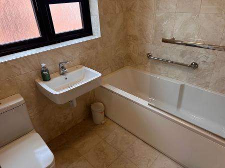 5 bedroom Detached house for sale in Tobias Grove, Stamford, PE9