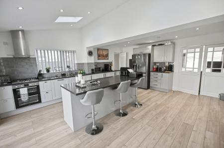 3 bedroom Semi-detached house for sale in Falkirk Close, Stamford, PE9