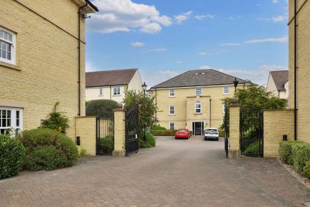 2 bedroom Flat for sale in Bowman Mews, Stamford, PE9