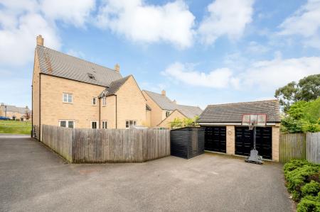 5 bedroom Detached house for sale in Oak Lane, Kings Cliffe, PE8