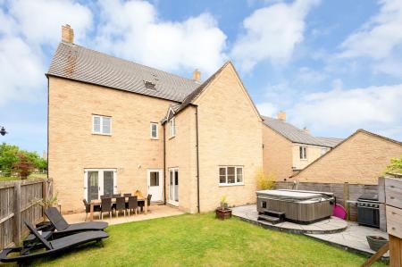 5 bedroom Detached house for sale in Oak Lane, Kings Cliffe, PE8