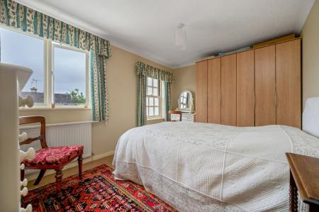 2 bedroom House for sale in Wothorpe Mews, Stamford, PE9