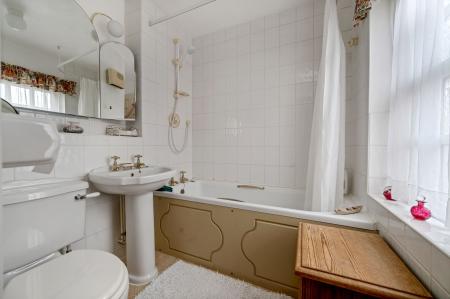 2 bedroom House for sale in Wothorpe Mews, Stamford, PE9