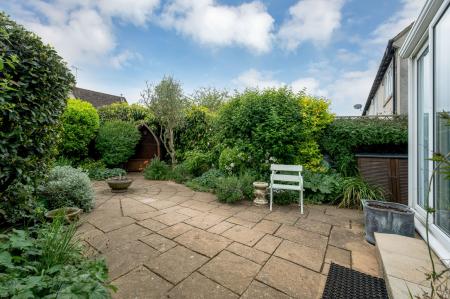 2 bedroom House for sale in Wothorpe Mews, Stamford, PE9