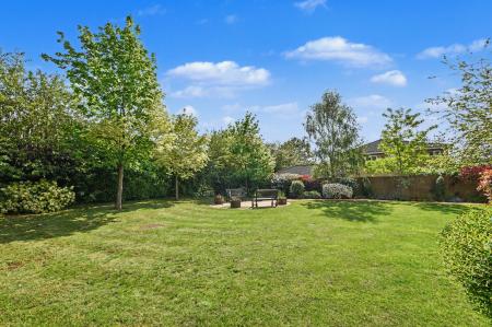 2 bedroom Flat to let in St. Georges Avenue, Stamford, PE9