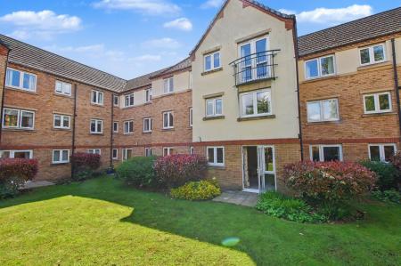 2 bedroom Flat to let in St. Georges Avenue, Stamford, PE9