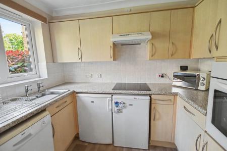 2 bedroom Flat to let in St. Georges Avenue, Stamford, PE9