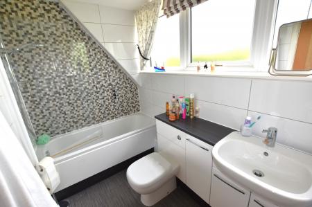 3 bedroom Detached house for sale in Cedar Road, Stamford, PE9