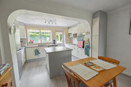 3 bedroom Detached house for sale in Cedar Road, Stamford, PE9