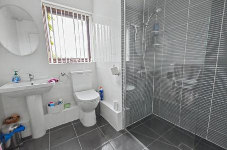 3 bedroom Detached house for sale in Cedar Road, Stamford, PE9