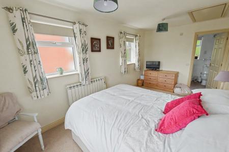 3 bedroom Semi-detached house for sale in Plover Road, Essendine, PE9