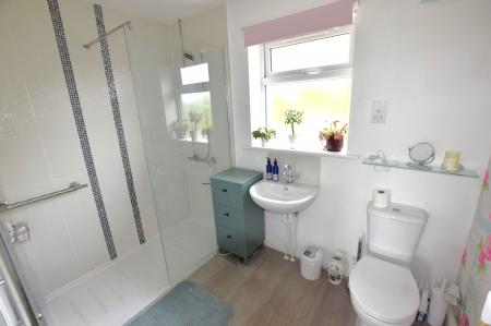 3 bedroom Semi-detached house for sale in Plover Road, Essendine, PE9