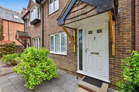 3 bedroom House for sale in Burghley Court, Stamford, PE9