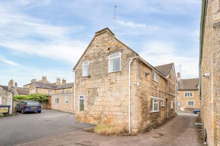 2 bedroom Flat to let in 33 West Street, PE8