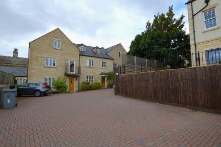 Pauleys Court, Stamford, PE9