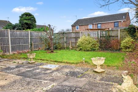 3 bedroom Semi-detached house to let in Moray Close, Stamford, PE9