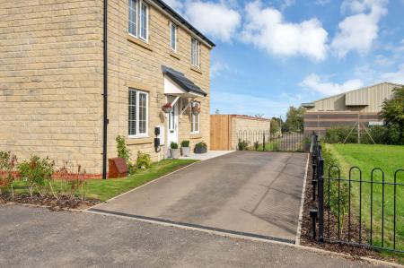 3 bedroom Semi-detached house for sale in Sovereign Way, Stamford, PE9