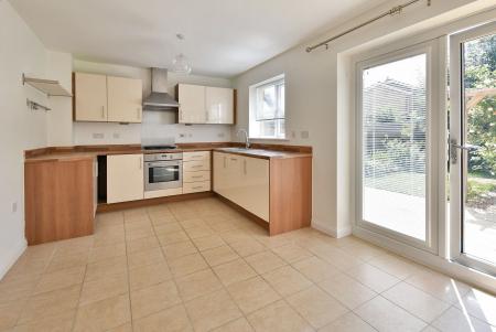 4 bedroom Detached house to let in Banks Crescent, Stamford, PE9