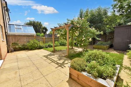 4 bedroom Detached house to let in Banks Crescent, Stamford, PE9
