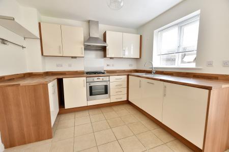 4 bedroom Detached house to let in Banks Crescent, Stamford, PE9