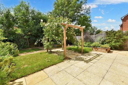 4 bedroom Detached house to let in Banks Crescent, Stamford, PE9