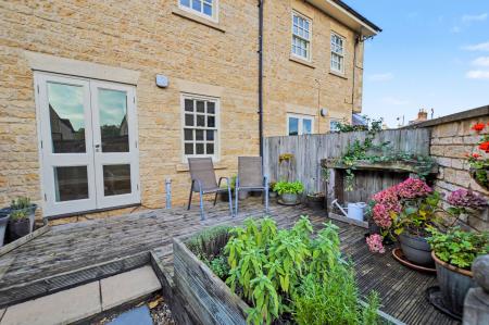4 bedroom Terraced House for sale in Blackfriars Street, Stamford, PE9