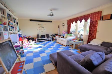 4 bedroom Detached house to let in Essendine Road, Ryhall, PE9