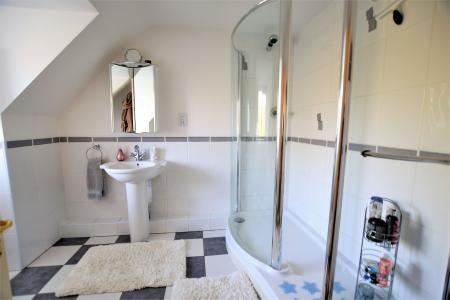 4 bedroom Detached house to let in Essendine Road, Ryhall, PE9