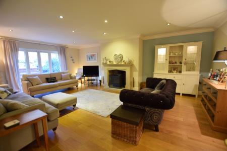 4 bedroom Detached house to let in Essendine Road, Ryhall, PE9
