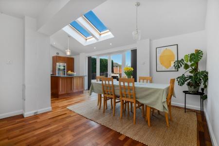 4 bedroom Semi-detached house for sale in Oak Road, Stamford, PE9