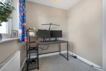 4 bedroom Semi-detached house for sale in Oak Road, Stamford, PE9