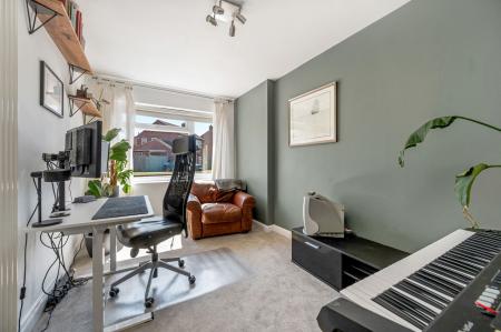 4 bedroom Semi-detached house for sale in Oak Road, Stamford, PE9