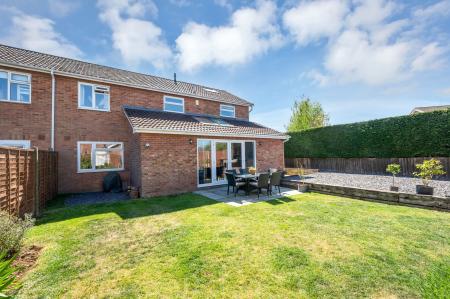4 bedroom Semi-detached house for sale in Oak Road, Stamford, PE9