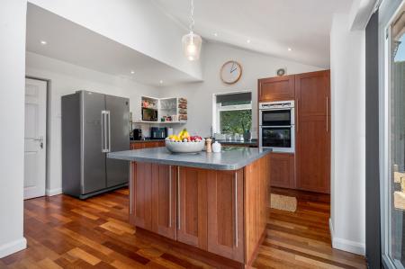 4 bedroom Semi-detached house for sale in Oak Road, Stamford, PE9