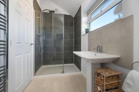 4 bedroom Semi-detached house for sale in Oak Road, Stamford, PE9