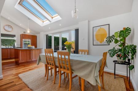 4 bedroom Semi-detached house for sale in Oak Road, Stamford, PE9