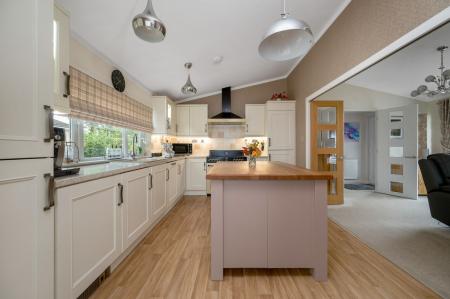2 bedroom Lodge for sale in Yarwell Mill, Yarwell, PE8