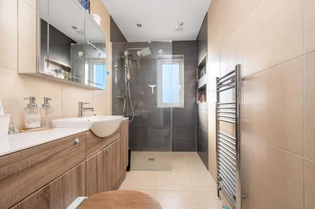 3 bedroom End of terrace house for sale in Radcliffe Road, Stamford, PE9