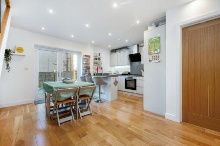 3 bedroom End of terrace house for sale in Radcliffe Road, Stamford, PE9