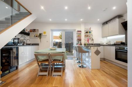 3 bedroom End of terrace house for sale in Radcliffe Road, Stamford, PE9