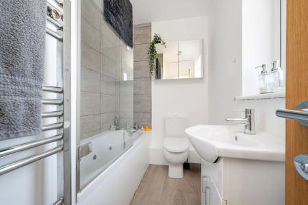 3 bedroom End of terrace house for sale in Radcliffe Road, Stamford, PE9
