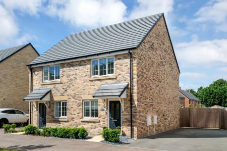 2 bedroom Semi-detached house for sale in Sovereign Way, Stamford, PE9